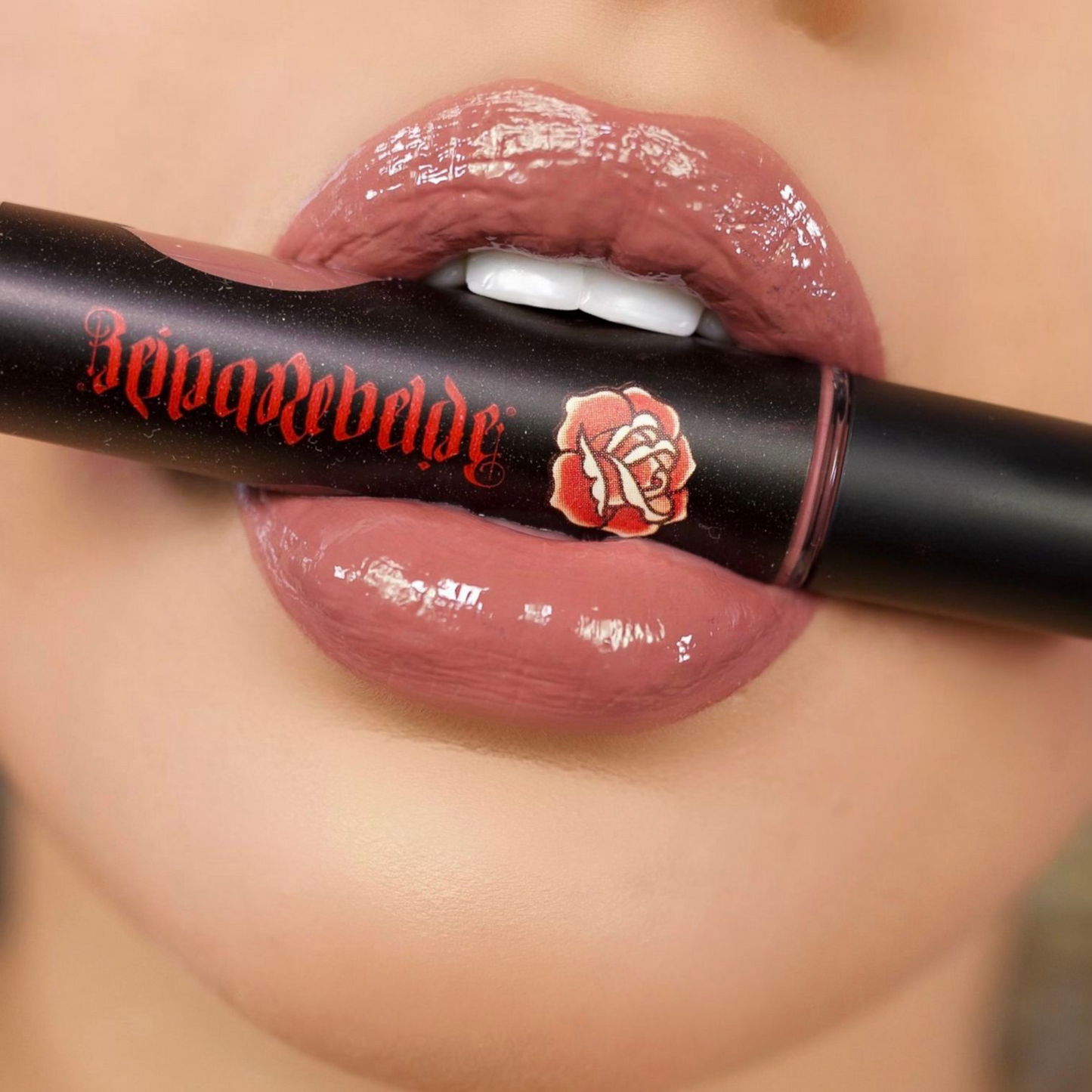 Reina Rebelde Lip Brilliance in Bomba