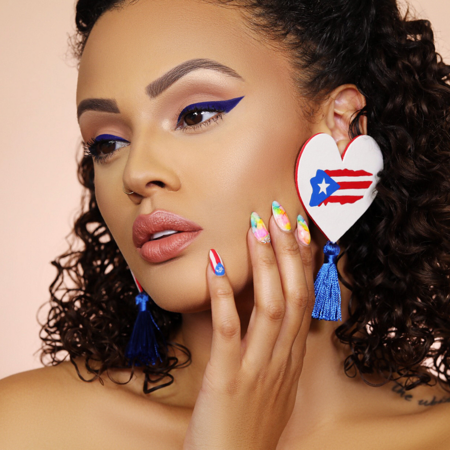 Reina Rebelde Bold lipstick