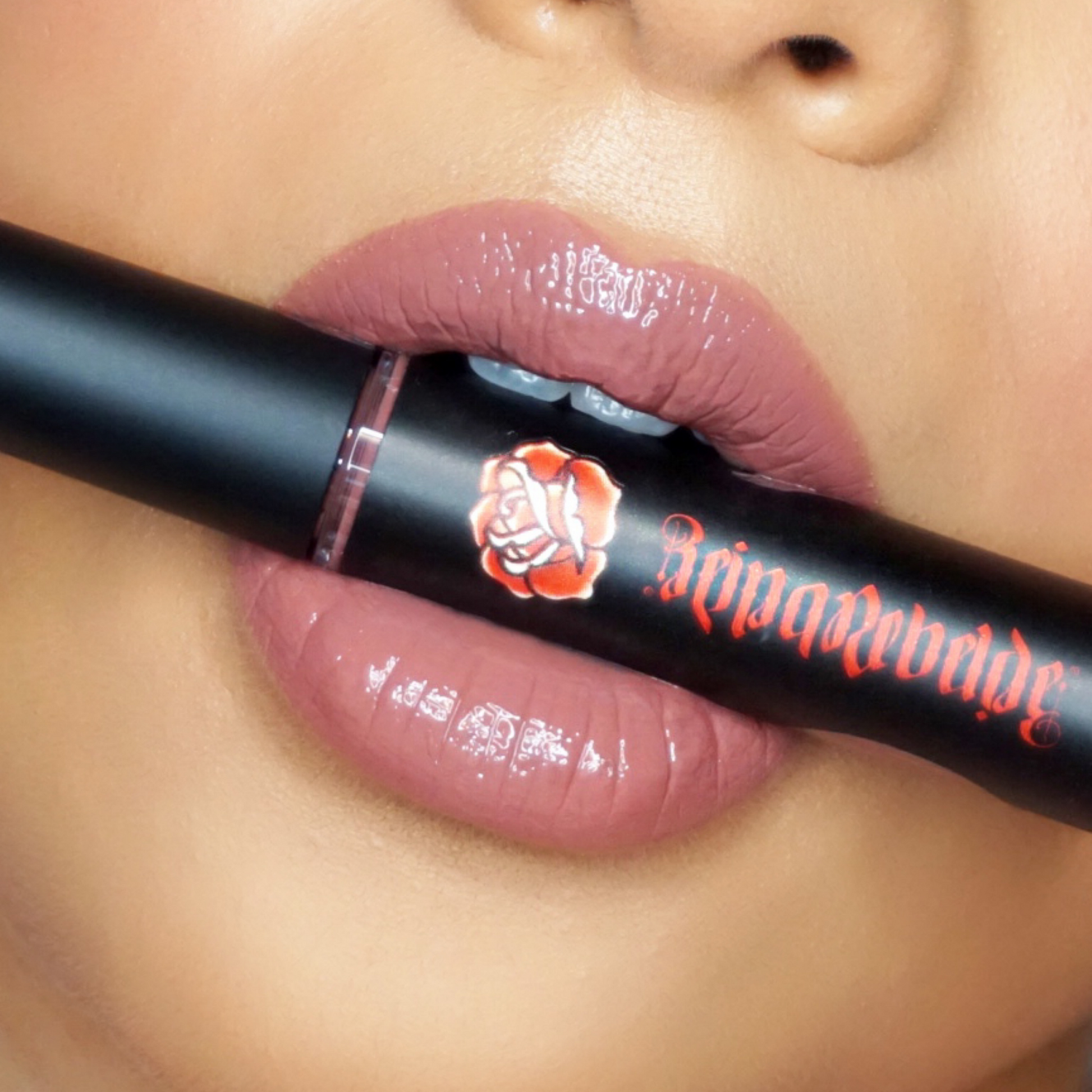 Reina Rebelde Lip Brilliance in Bomba 